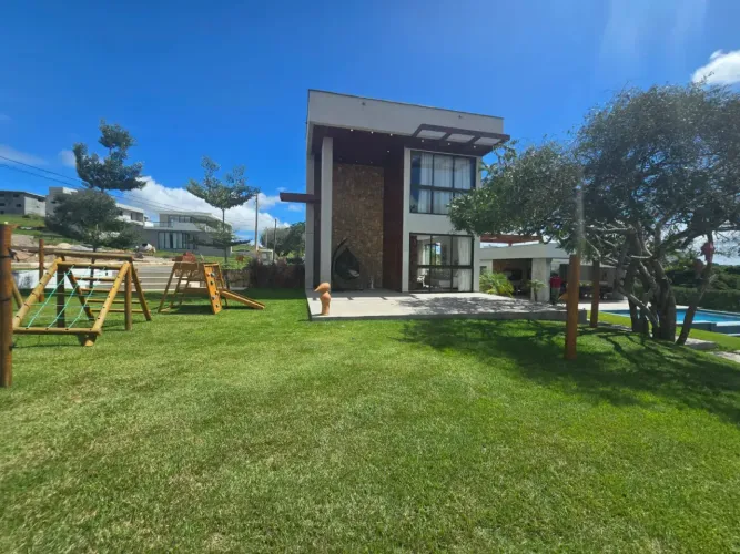 Casa de alto padrão em condomínio!!!