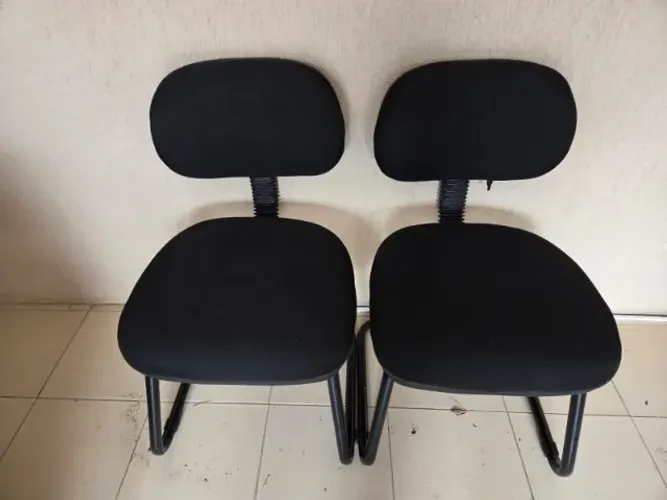 Cadeiras avulsas pretas para escritório ou clínica
