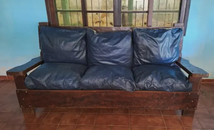 Sofá e poltronas madeira maciça
