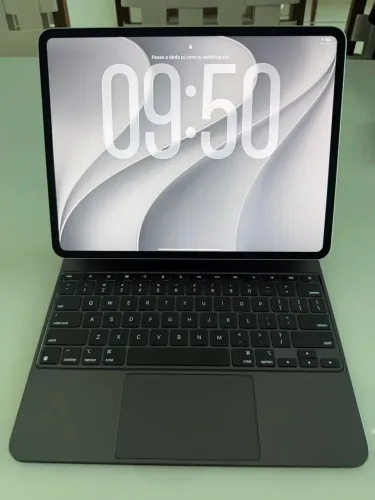 iPad Pro M5 13 pol. + capa teclado Apple Original