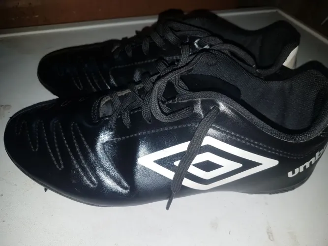 Chuteira umbro 40