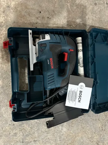 Serra Tico-Tico Bosch com Maleta mod JS470E