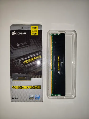 Memória RAM Corsair - 4GB 1600MHz (Nova sem uso)