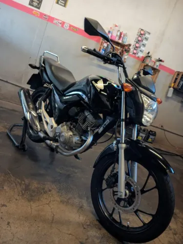 Moto toda em Dias em perfeito estado de conservação + dois capacetes +jaqueta 