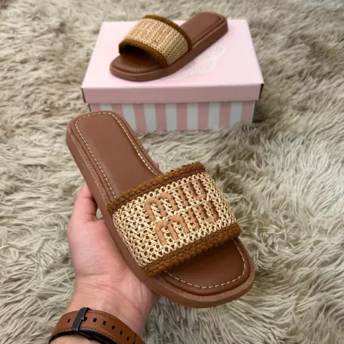 Rasteira Miu Miu Marrom | Detalhe em Crochet Bordado, Palmilha em Couro e Elegância Casual