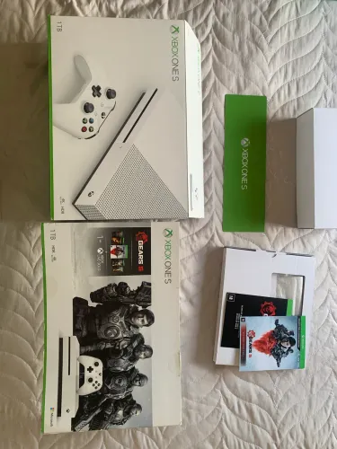 Xbox One S 1TB - 2 controles - pouco uso - com 29 jogos