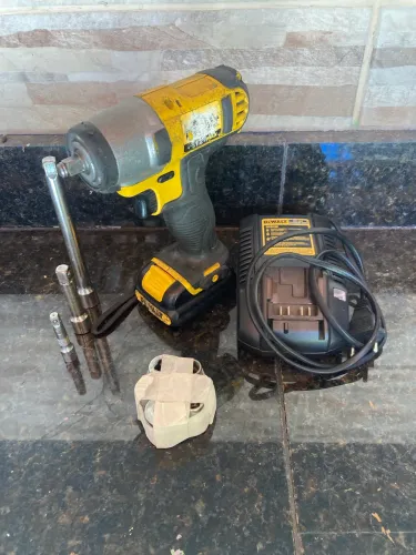 Parafusadeira imoacto DEWALT