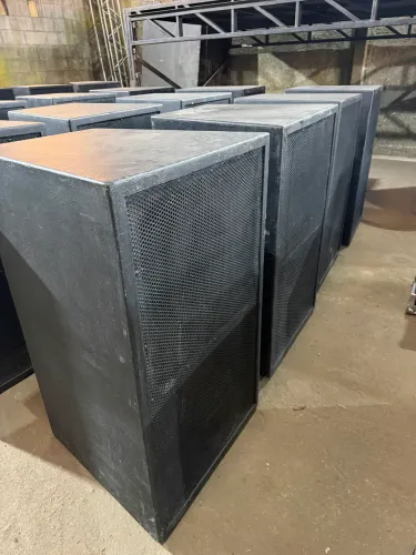 Subwoofer 2x18 SB850 com 2 alto falantes Unigauss de 18