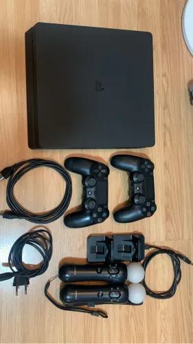 PlayStation 4 Slim completo com acessórios e jogos
