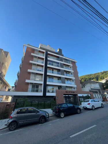 Alugo apartamento de 2 quartos mobiliado de alta qualidade no centro de Florianópolis