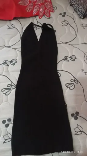 Vestido preto costa nua
