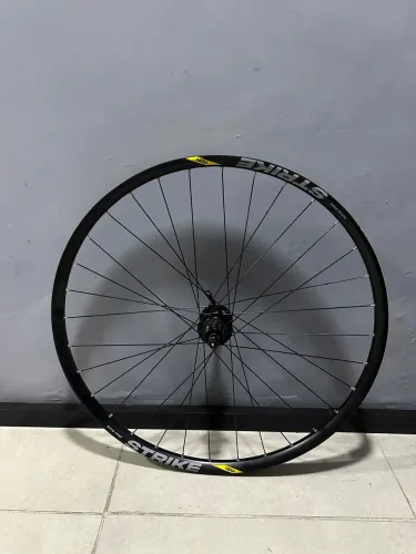 Roda traseira vzan strike pro com cubos Arc mt009
