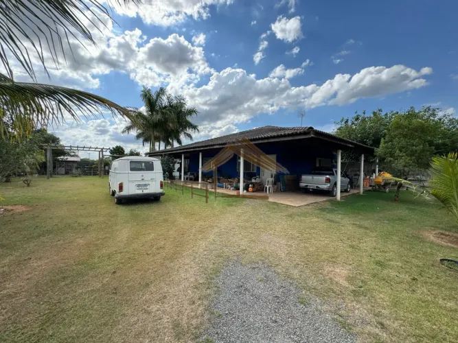Linda chácara com 1.400 m² de terreno, contendo 2 dormitórios, escritura registrada