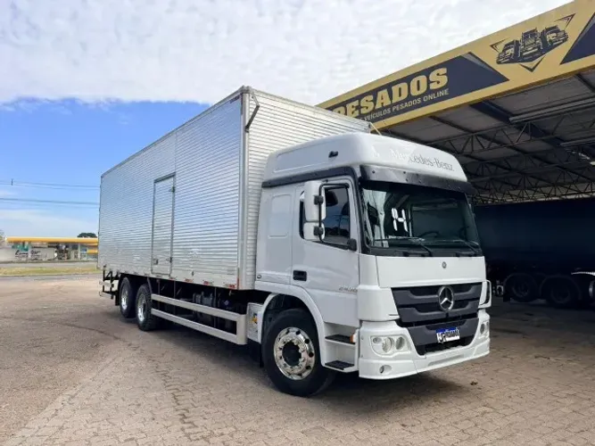 mercedes benz mb atego 2430 ano 2014 com bau
