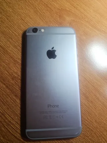 um iPhone 6 ou um modelo  iPhone da Apple