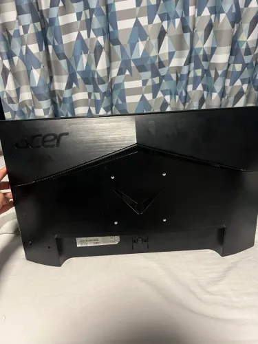 MONITORES QUEBRADOS, RETIRADA DE PEÇA.