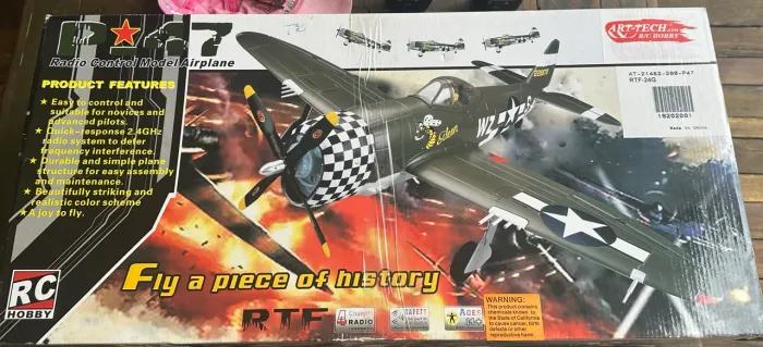 Aeromodelo P47 com rádio controle