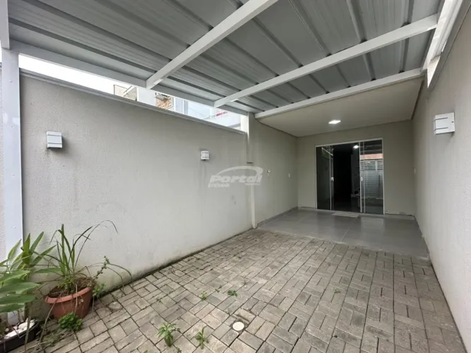 Casa mobiliada disponível para locação anual no bairro Itacolomi Balneário Piçarras. (Cód