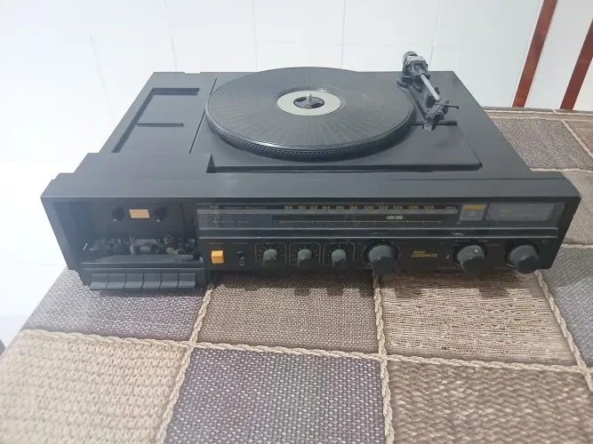 Vitrola philco hitachi para tira peça ou conserto no estado