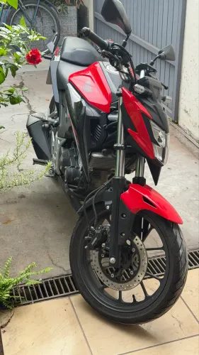 Moto Twister 300f 2024 ( Apenas 5.300mil km 26 no verde )