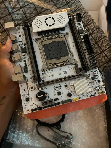 PLACA-MÃE QIYIDA X99-D4 - LGA 2011-3 | DDR4 | XEON E5 V3/V4