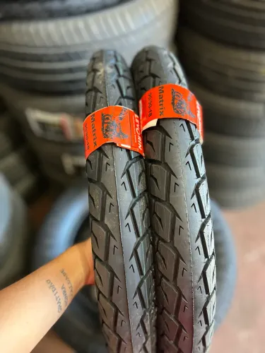 01 pneu Levorin Matrix 90/90R18 traseiro 