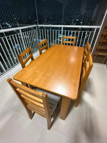 MESA COM 6 CADEIRAS - MADEIRA MACIÇA