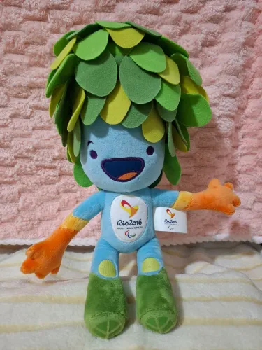 Pelúcia Mascote Tom Olimpíadas Rio 2016