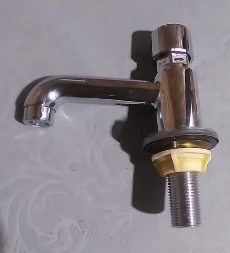Torneira Automática Para Banheiro Metal com defeito na mola