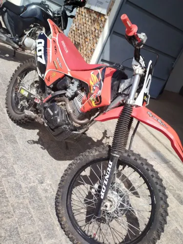 CRF 230 TOP! Moto pronta para uso