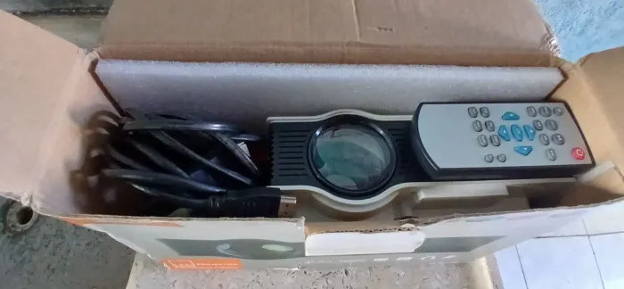 Vendo um retro progetor na caixa novo