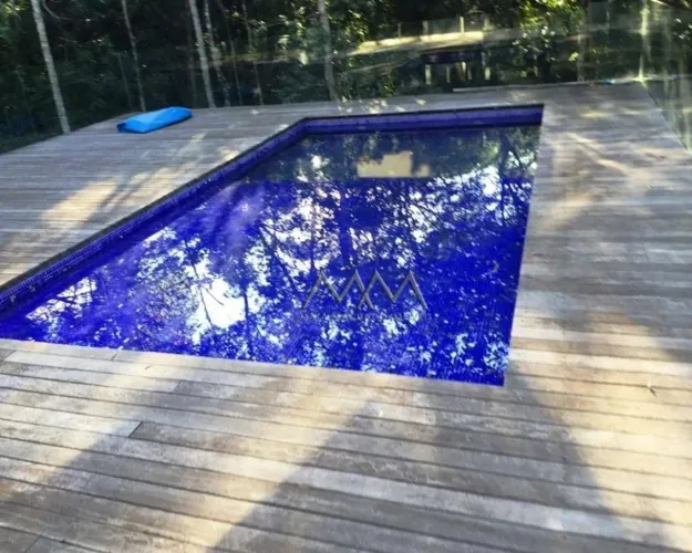 Casa à Venda no Condomínio Bosque da Ribeira com 3 Suítes 900m²