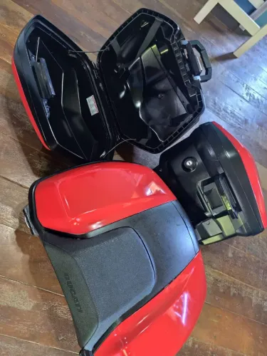 Vendo conjunto de baú ducati