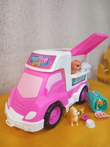 Pet Care, carro para cuidar dos pets da Barbie, uma caminhonete e acessórios e muitos Pets