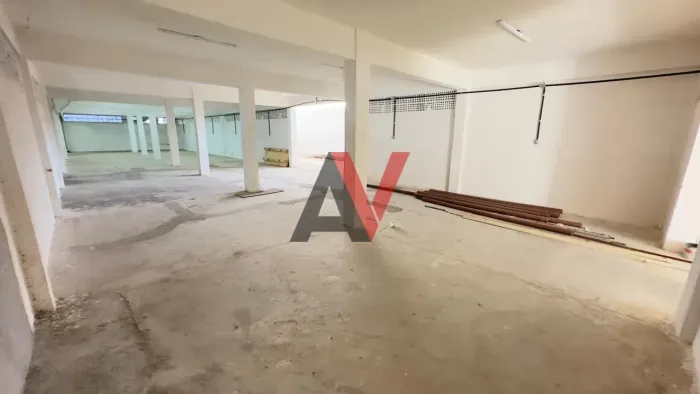 AV- Locação/ Monte sua empresa em espaçoso Galpão no Ibura/ Bem localizado!