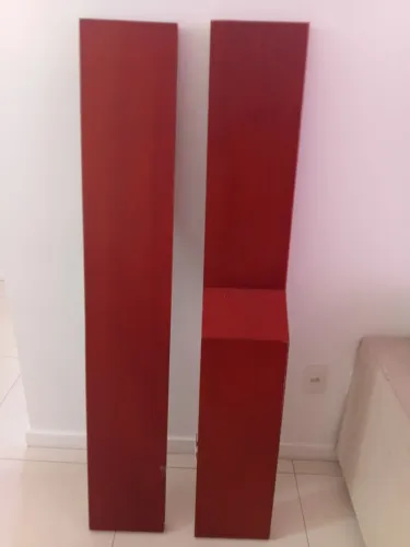2 prateleiras de 1.50cm x 0.25 , com suportes invisiveis