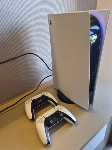 PS5 1 TB - MÍDIA FÍSICA - DOIS CONTROLES