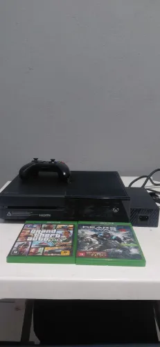 Vendo xbox one 500gb com bateria para o controle mais cabo USB 