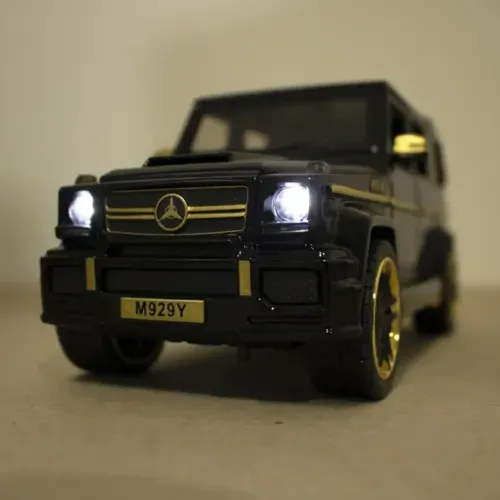 Miniaturas Mercedes de metal.. Com luz.. Barulho. E 5 portas qe abrem.. Produto top linha