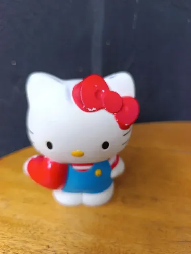Hello Kitty Grow Sanrio. Anos 2000. Material Vinil. 10 cm de altura.
