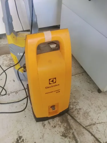 Vendo máquina Eletrolux de alta pressão 3 meses de garantia