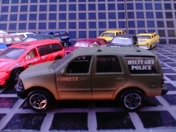 MINIATURA Ford Expedition 1998 Military Police Escala 1/58 - Fab.: Matchbox