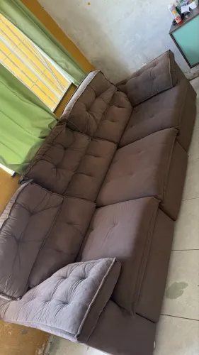 Sofá Confortável em Cor Marrom - Ótima Oportunidade!