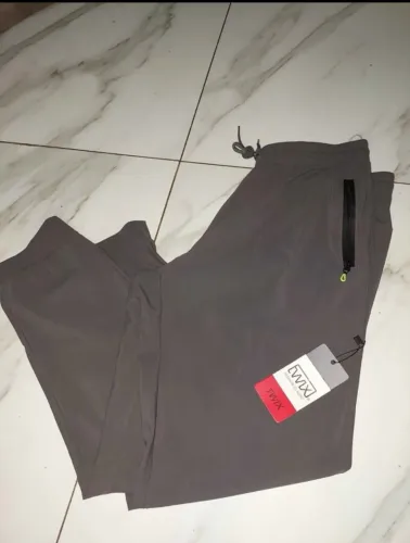 2 calças masculinas cada por 70 reais novas Tam: G 