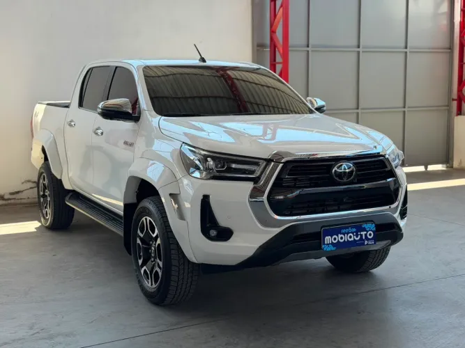 Toyota Hilux CD SRX Plus 4X4 2.8 TDI Die. Aut. 2025