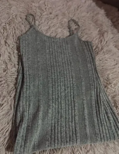 Vestido midi - com fenda ao lado ( vem com regulagem nas alças ) Tamanho P 