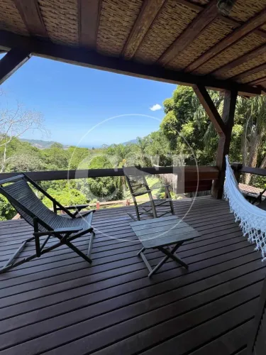 Ampla residência com 5 suítes em terreno de 1.400 m² Ilhabela/SP