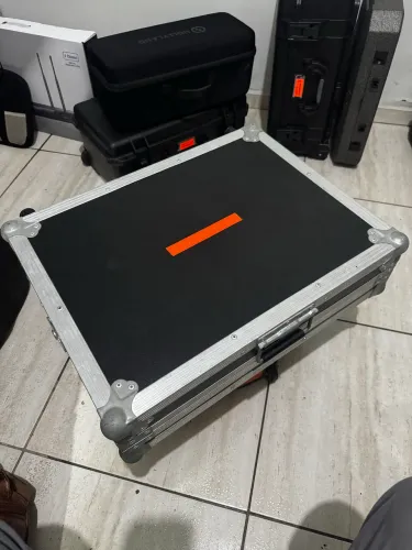 Mesa de som yamaha mg12 + case