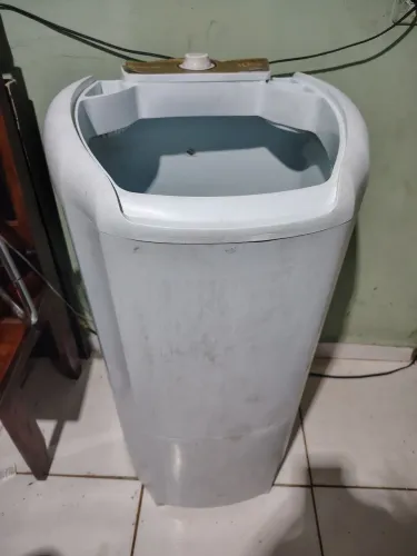 Tanquinho wanke 10 kg não tem tampa mas não influencia no uso 
