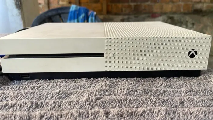 Xbox One S 500GB Branco + 1 Controle Original